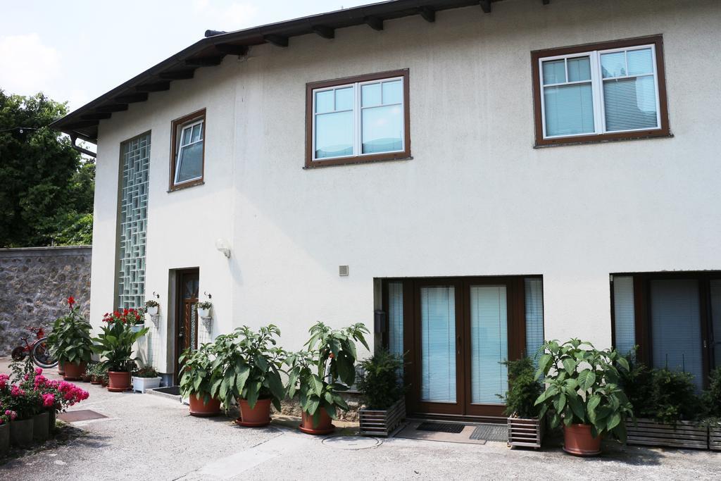Haus Zu Den Zwei Eichen Apartment Perchtoldsdorf Exterior photo
